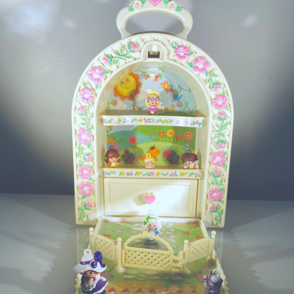 Vintage 1980s Hasbro Charmkins Carrying Case with 7 Additional Charms!